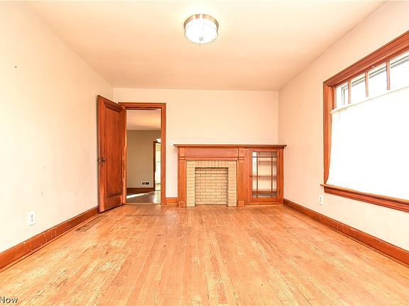 3rd image of 150 Park Dr