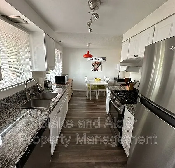 5934 SW 30th Ave — Photo 2