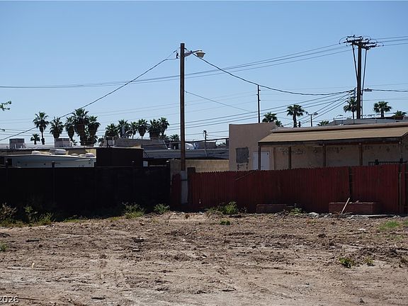 5th image of 1712 Lewis Ave