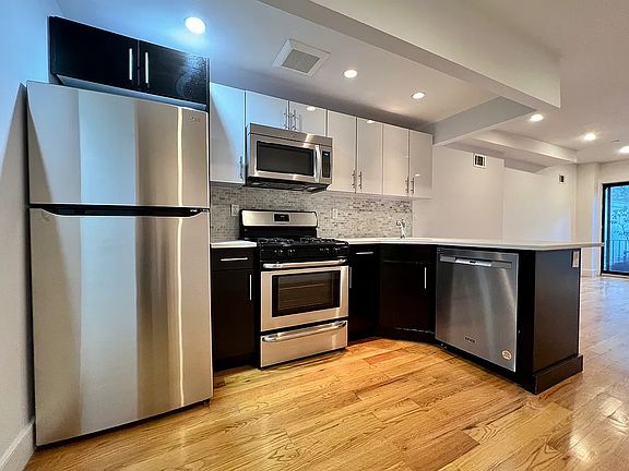 5th image of 140 W 130th St