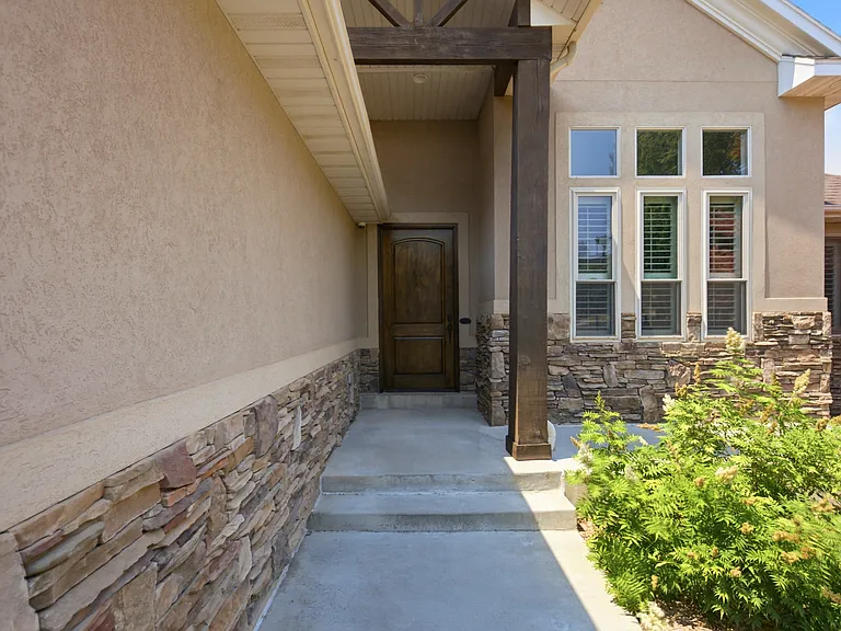 722 W Webb Rd — Photo 3