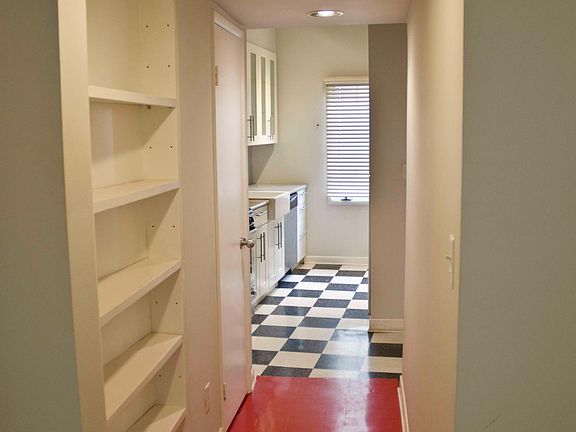 4th image of 532 Pier Ave APT D