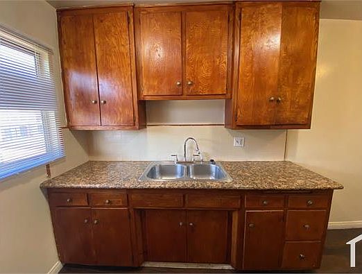 5th image of 857 Glenway Dr #10