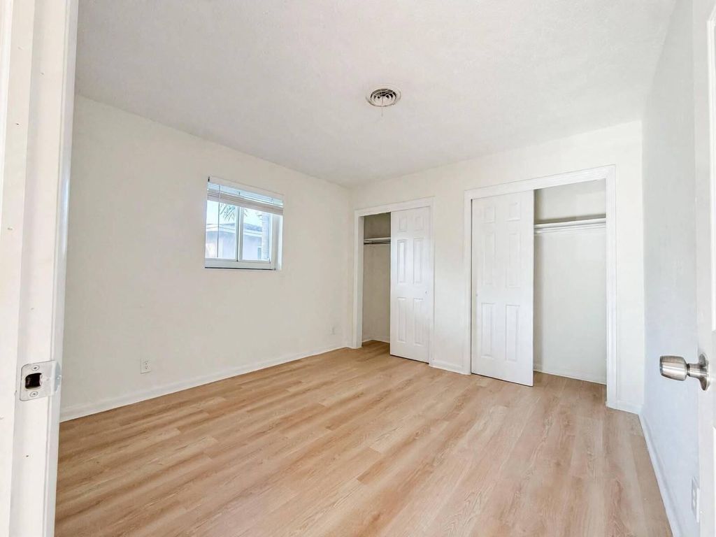 2961 NE 7th Ave APT A, photo 4