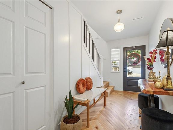 4th image of 9007 214b St
