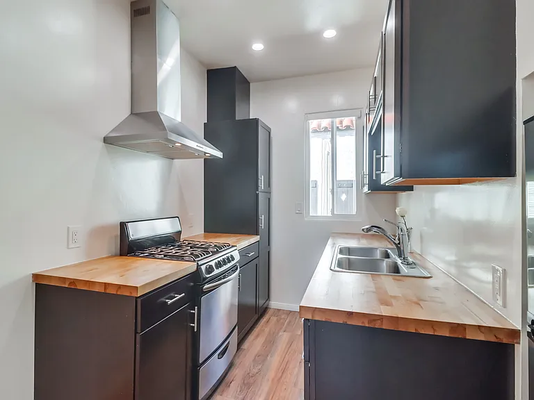 2455 Union St — Photo 12