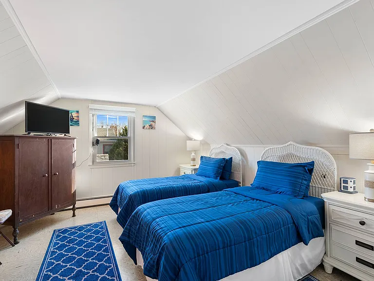 31 Harbor Dr — Photo 16