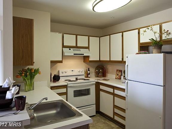 5th image of 2 Lockhart Cir APT B