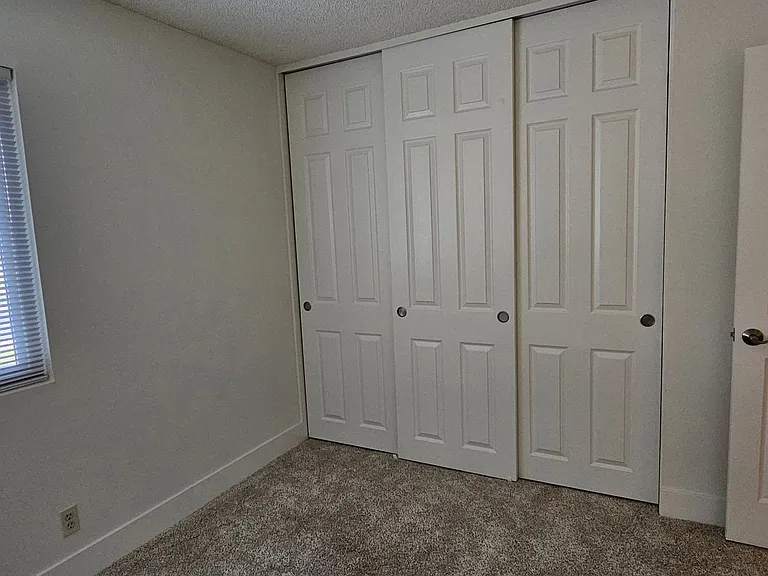 1406 Oak Knoll Rd — Photo 37