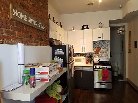 3rd image of 432 Evergreen Ave #C2