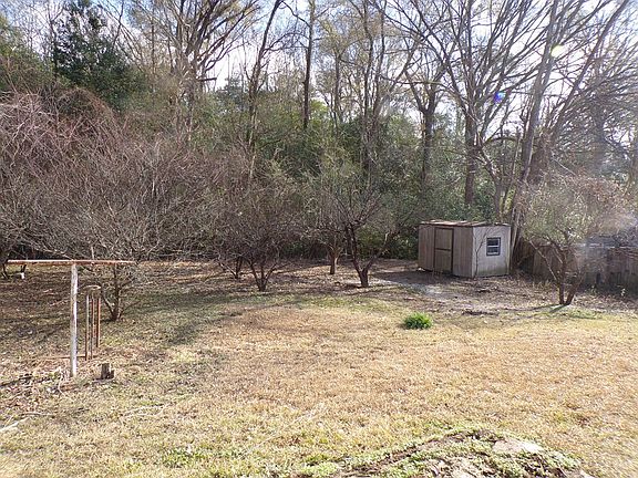 3rd image of 210 Hillside Dr