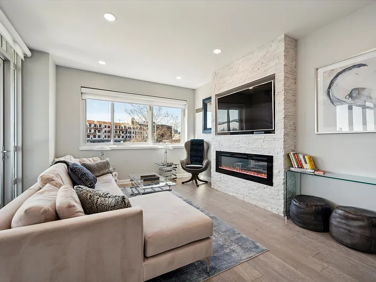 901 N Penn St #F201 — Photo 12