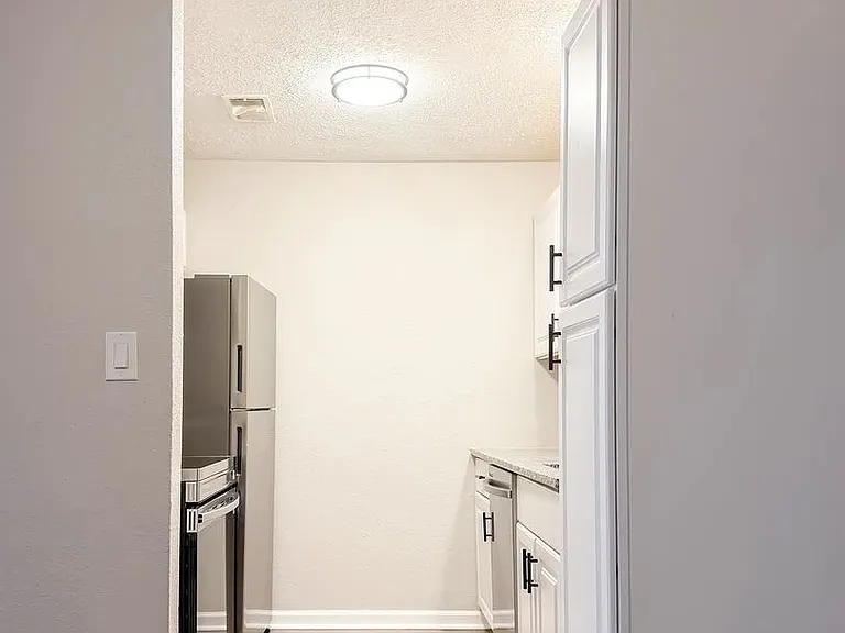 Victory Park Apartments — Photo 25