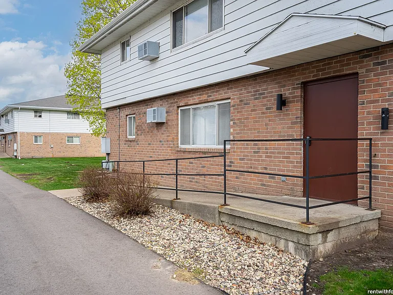 560 W Linwood Ave — Photo 16
