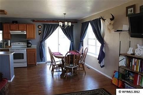 4th image of 702 Dickinson Dr