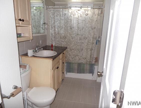 4th image of 414 Allan St