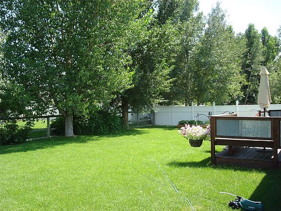 3rd image of 216 Ash Ln