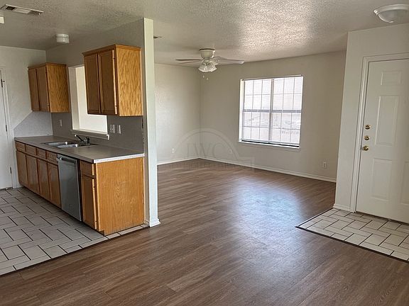 4th image of 904 McDaniel Cir #A