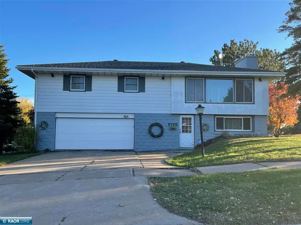5 11th St NE, Chisholm, MN 55719