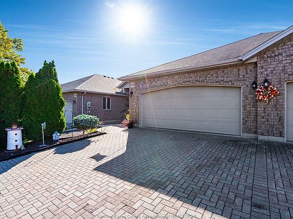 4th image of 121 Carolina Woods Cres