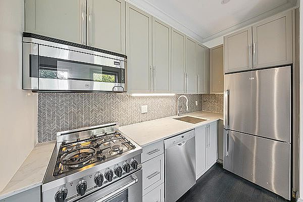 1st image of 392 Clinton Ave APT 3S