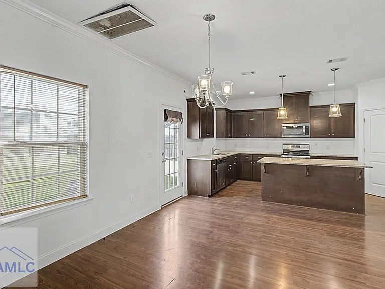 390 Fairview Cir — Photo 9
