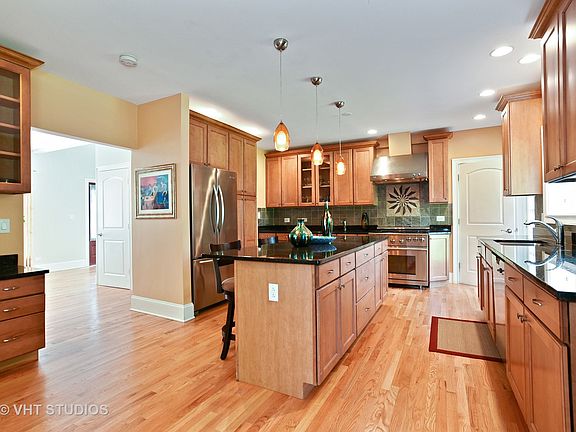 4th image of 1130 Osterman Ave