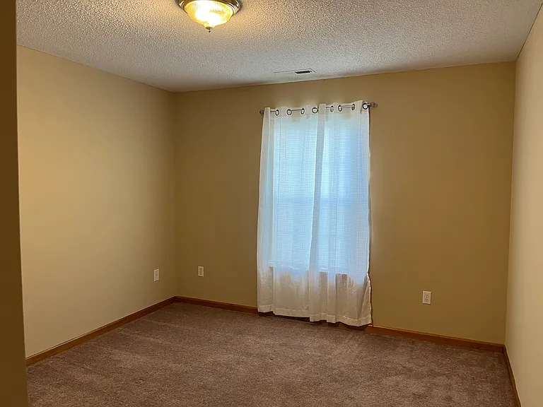 1302 Cloverleaf Ct — Photo 8
