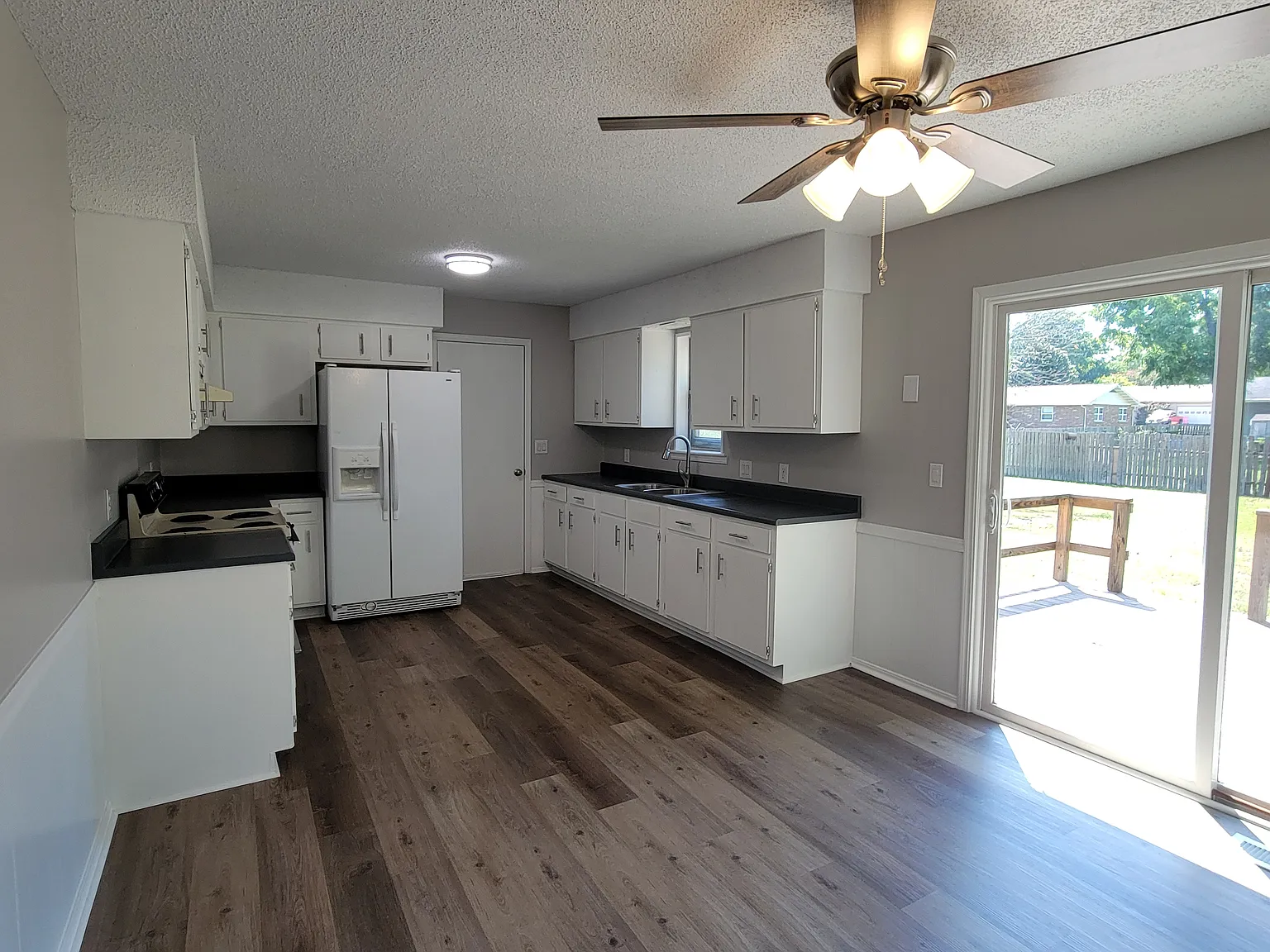 3 bed, 1.5 bath, 1300 sqft, $1,550 — Photo 3
