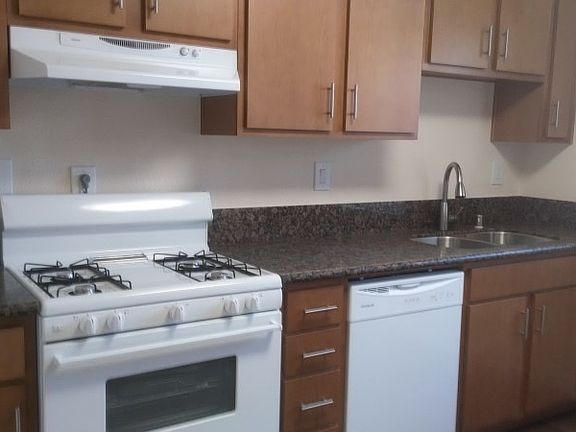 3rd image of 552 D St APT 22