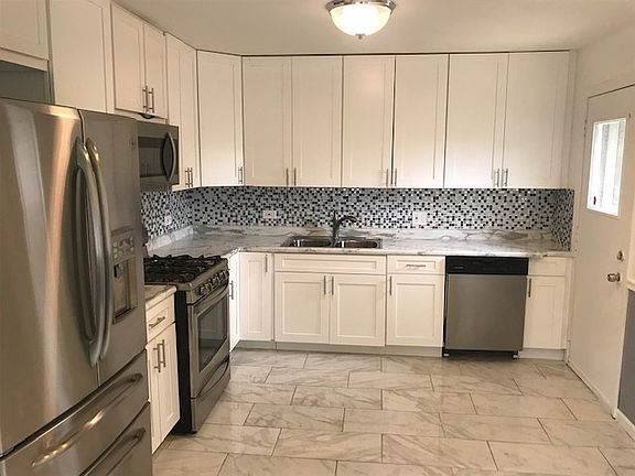 3rd image of 1303 Leslie Ave