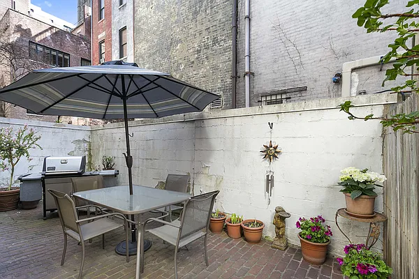 Sold by Compass | media 7