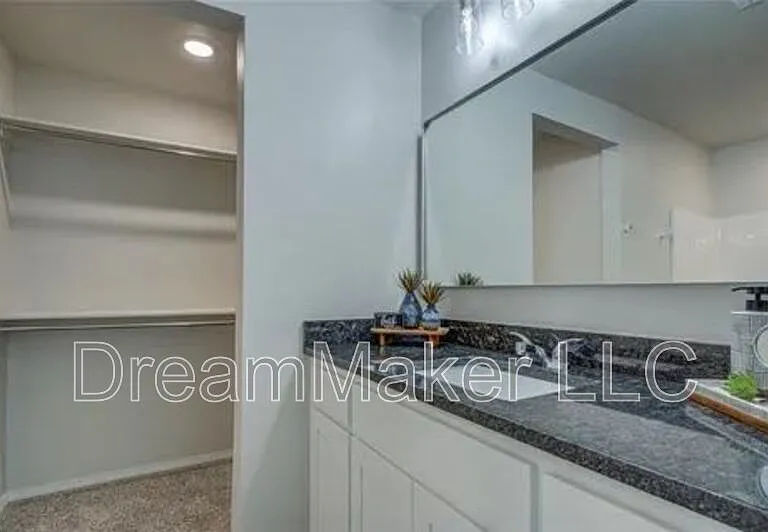 2401 S 28th Ter — Photo 21