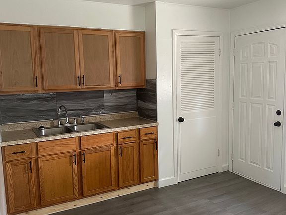 5th image of 2809 Spruce St #2827