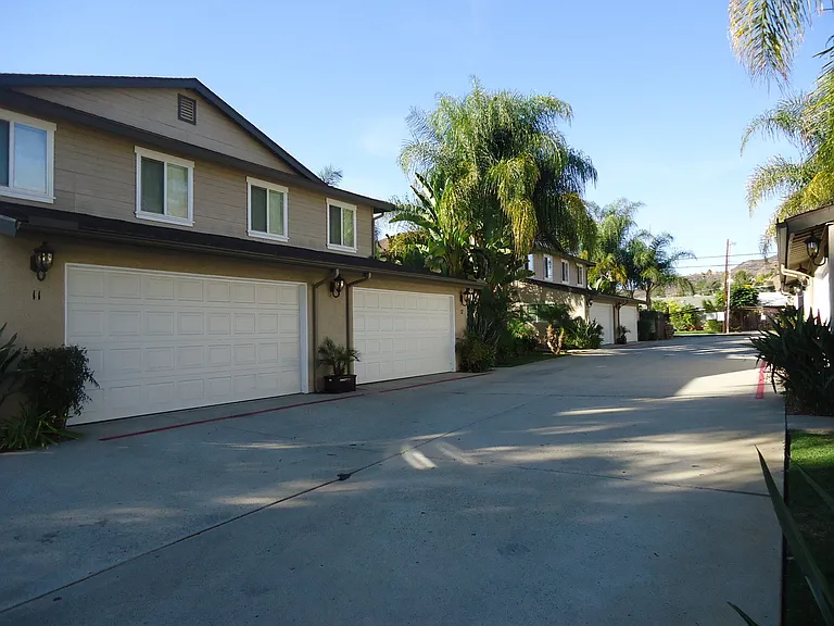 1133 Persimmon Ave #10 — Photo 4