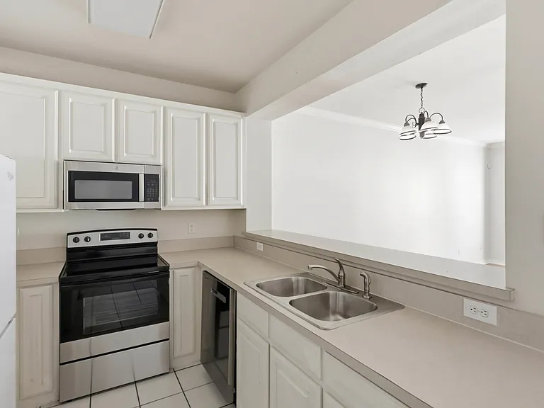 121 Wildwood Ct #200 — Photo 6