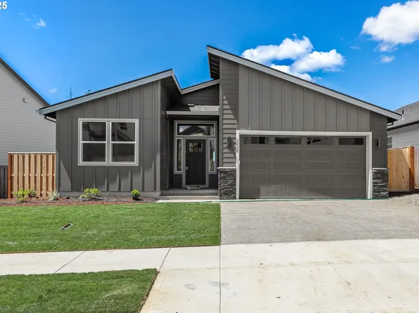 2638 NE Justus Ave #26, Estacada, OR 97023