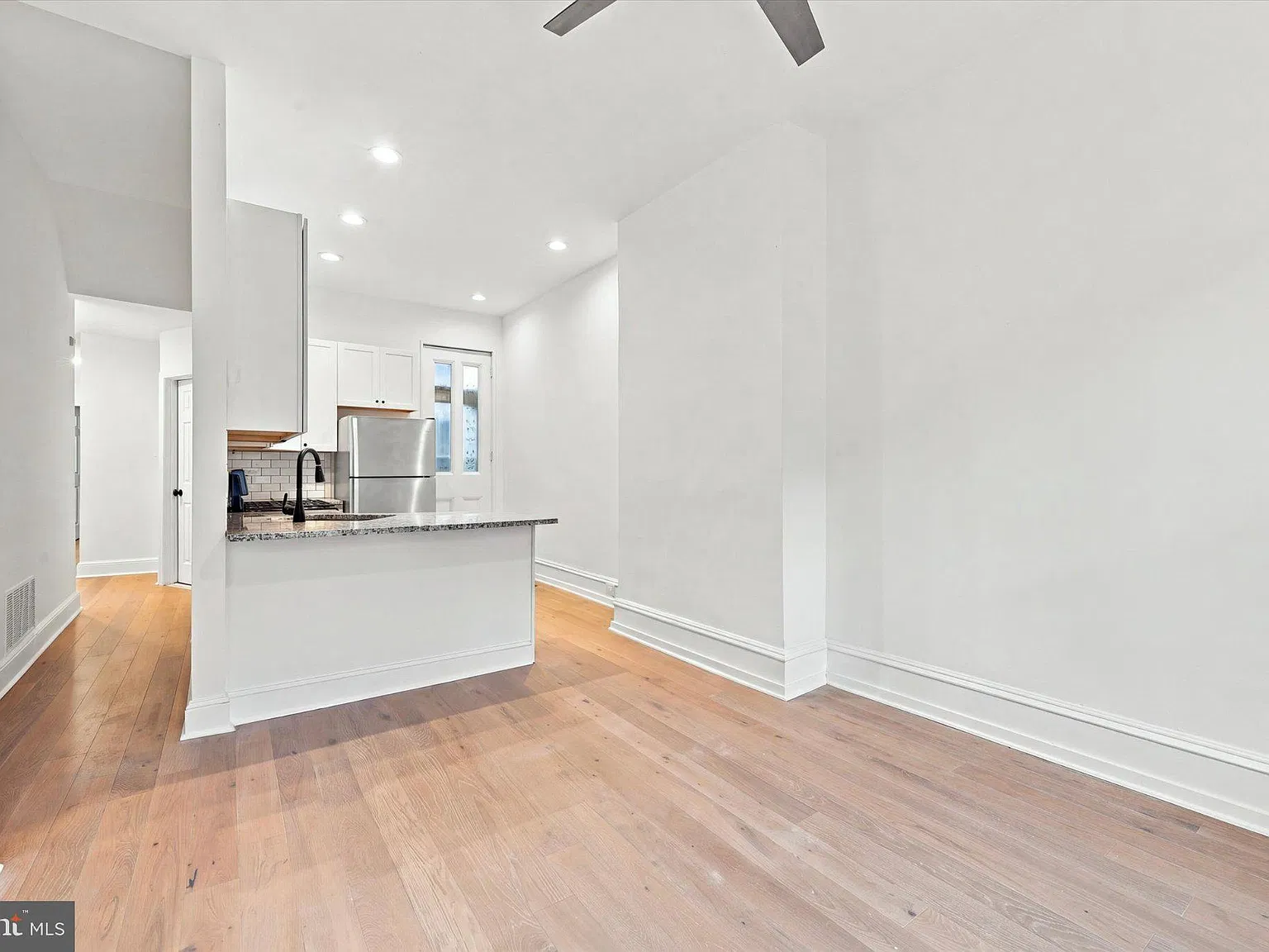 2821 Poplar St — Photo 4