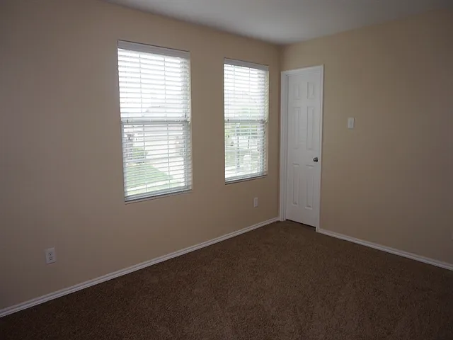 429 Grant Ln — Photo 12