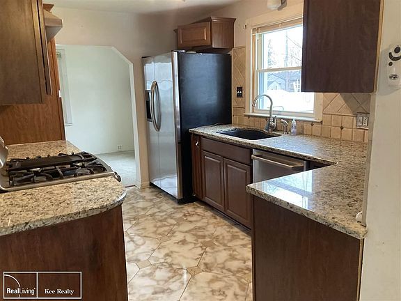 5th image of 27341 Beechurst St