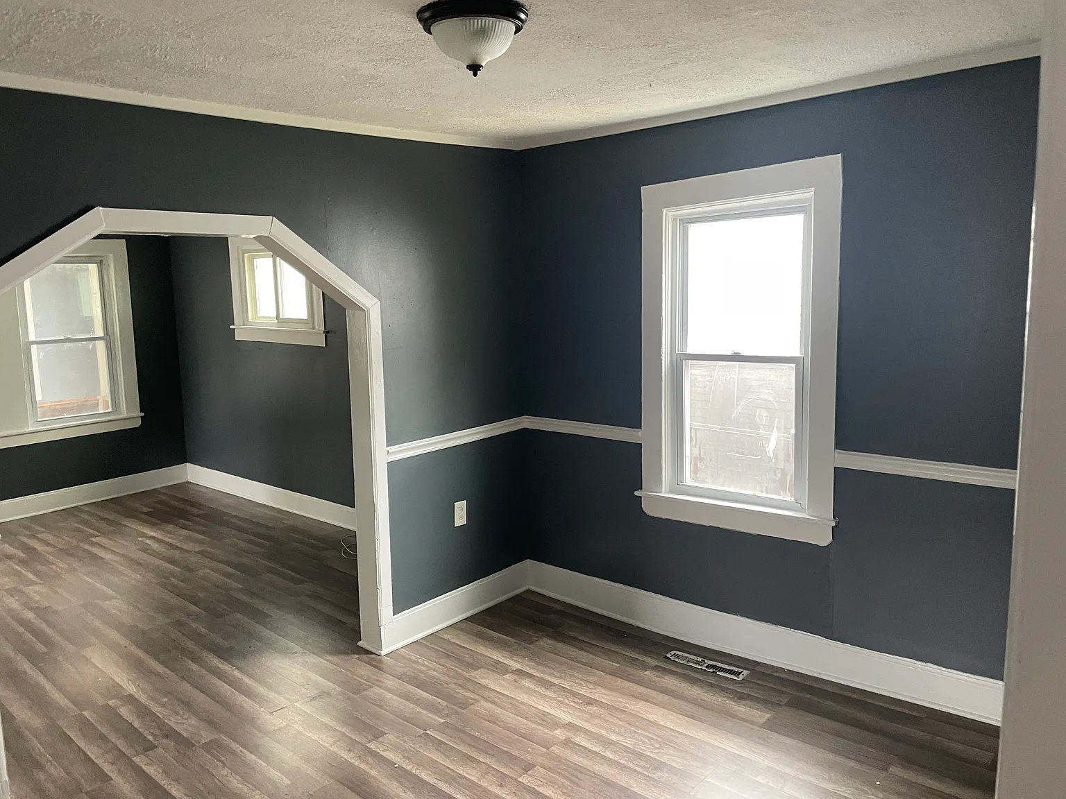 3 bed, 1004 sqft, $1,550 — Photo 1