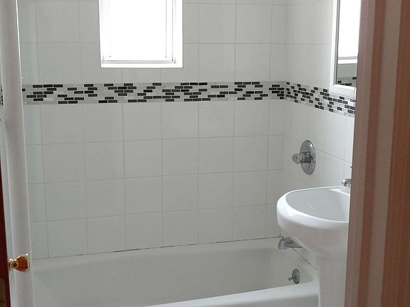 4th image of 2568 37th St APT 15