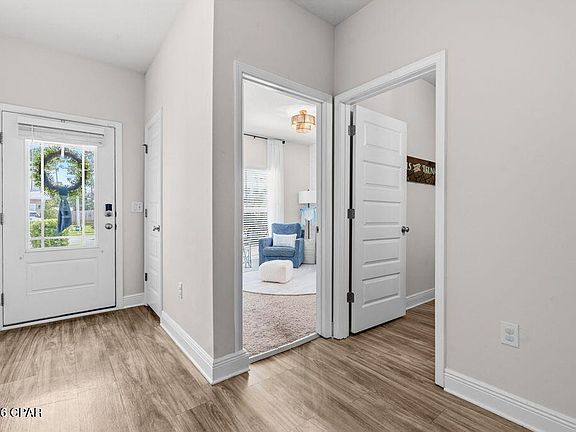 5th image of 350 Emerald Cove St