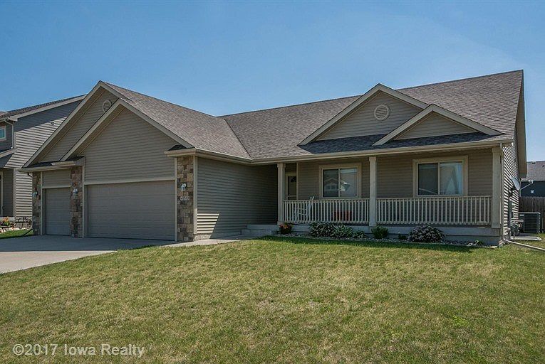 1st image of 4715 NE Hillcrest Ct