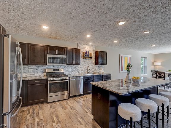 4th image of 3841 Laurel Rd