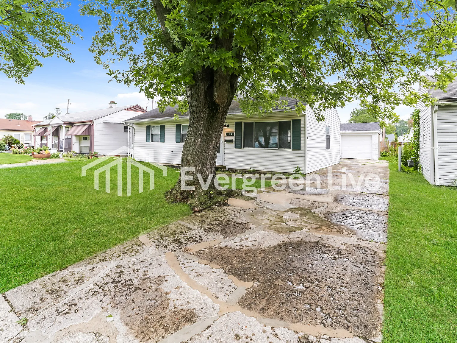 3 bed, 1.0 bath, 875 sqft, $1,445 — Photo 2