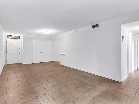 4th image of 210 Lake Pointe Drive #103