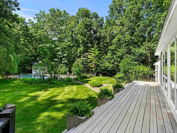 4th image of 54 Crestwood Drive