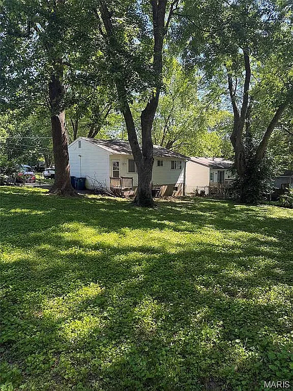 3 bed, 884 sqft, $1,550 — Photo 2