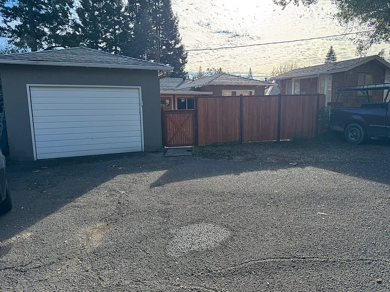 7640 Healdsburg Ave — Photo 2